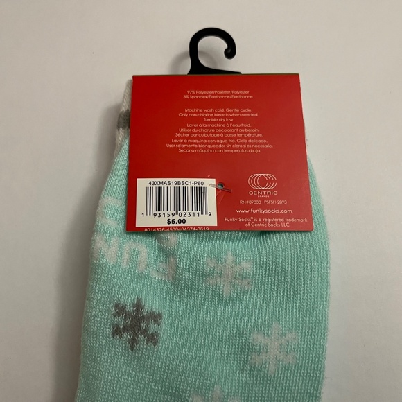 NWT Winter-themed Funky Socks with a Penguin and Snowflake Design - Picture 3 of 5